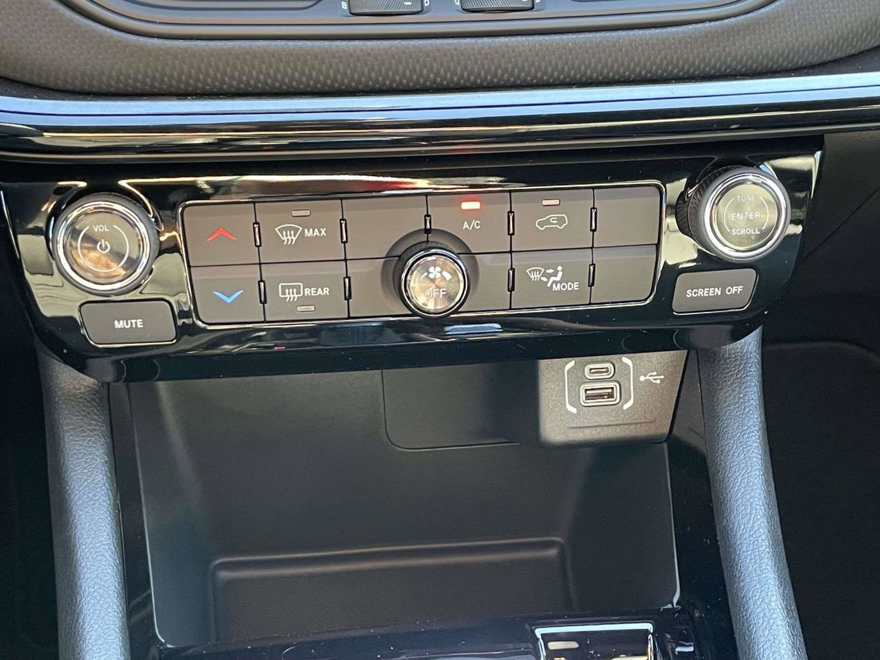 New 2026 Jeep Compass Latitude AWD/4WD image 20