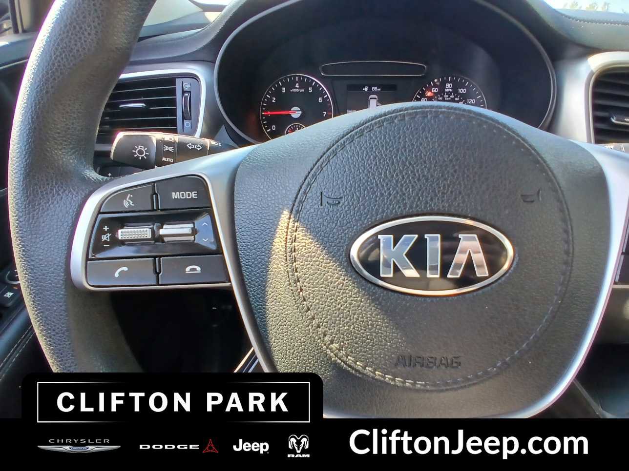 Used 2020 Kia Sorento LX AWD/4WD image 22