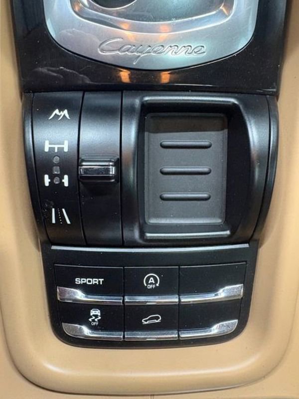Used 2011 Porsche Cayenne AWD/4WD image 19