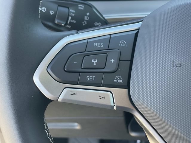 New 2026 Volkswagen Tiguan SE FWD image 8
