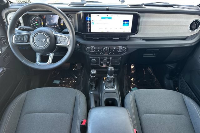 Used 2024 Jeep Wrangler Unlimited Sahara AWD/4WD image 15