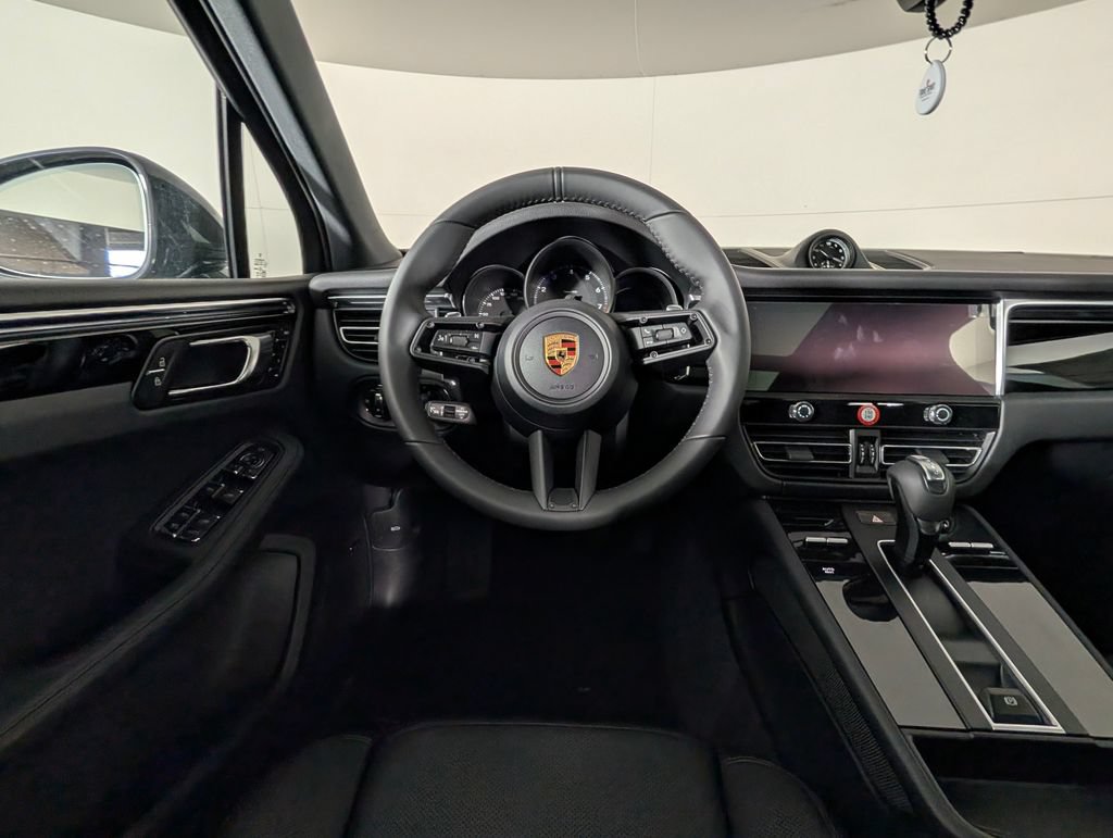 Certified 2026 Porsche Macan AWD/4WD image 23