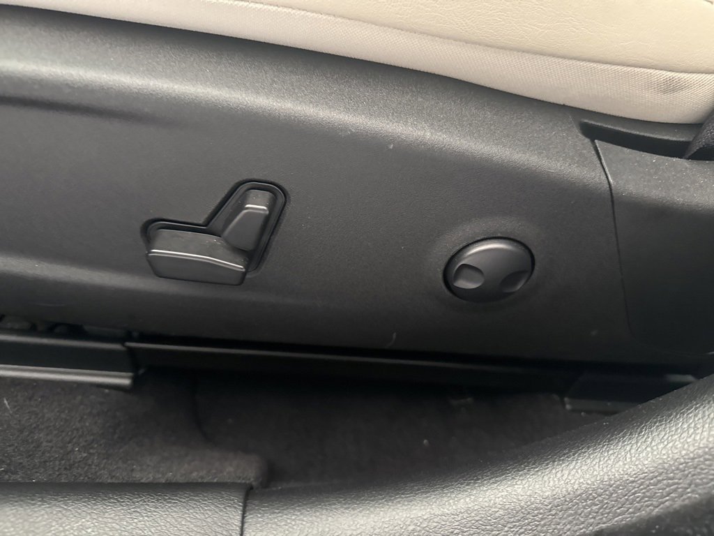 Used 2023 Chrysler 300 Touring L image 19