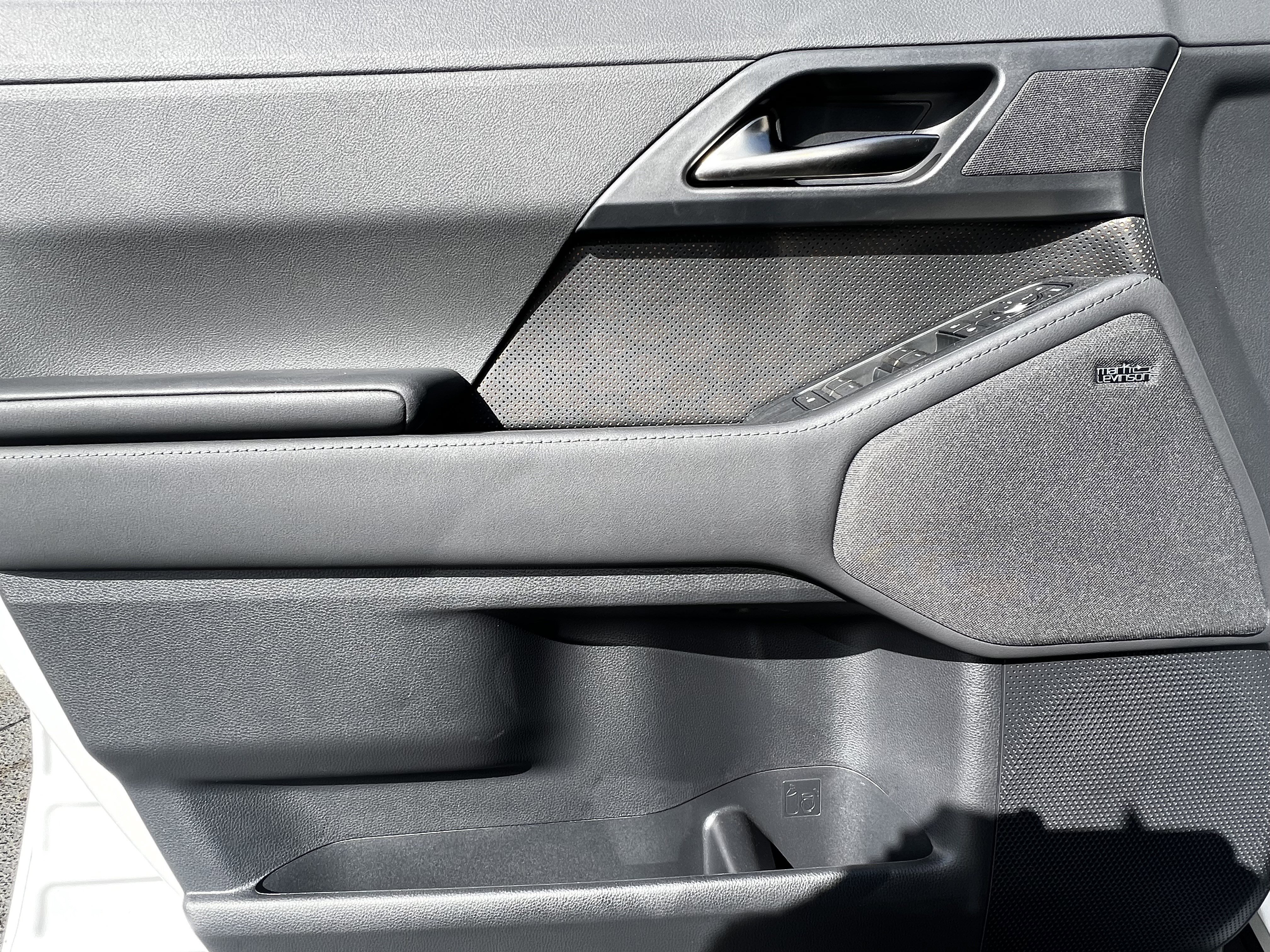 Used 2025 Lexus GX 550 w/ Accessory Package (2T) image 13