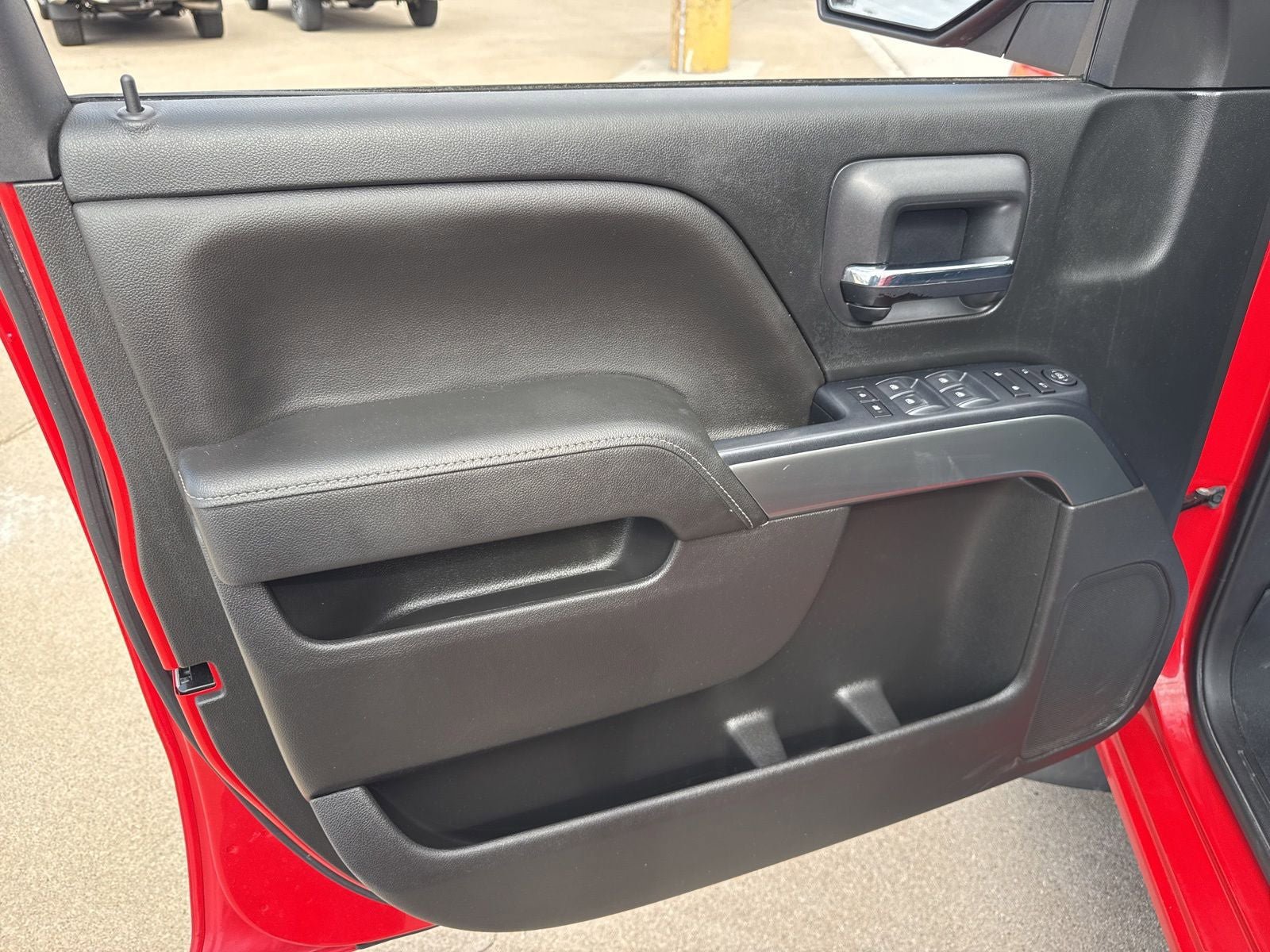 Used 2018 Chevrolet Silverado 1500 LT w/ LT Eassist Package AWD/4WD image 12