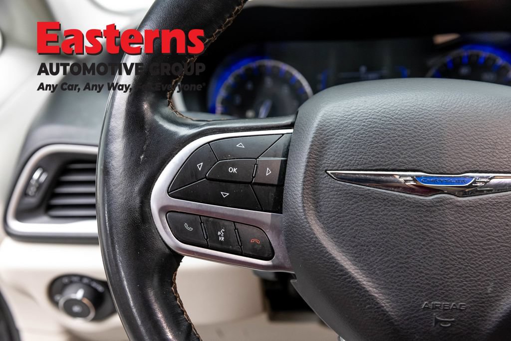 Used 2019 Chrysler Pacifica Touring-L FWD image 14