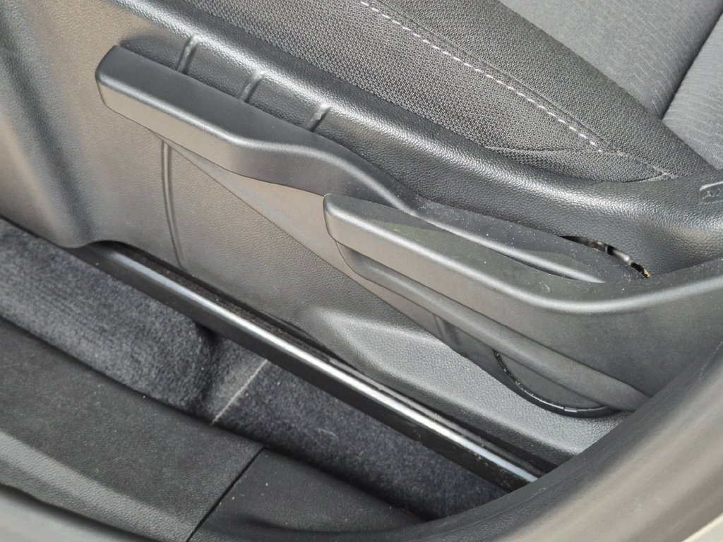 Used 2025 Chevrolet Equinox LT FWD image 9