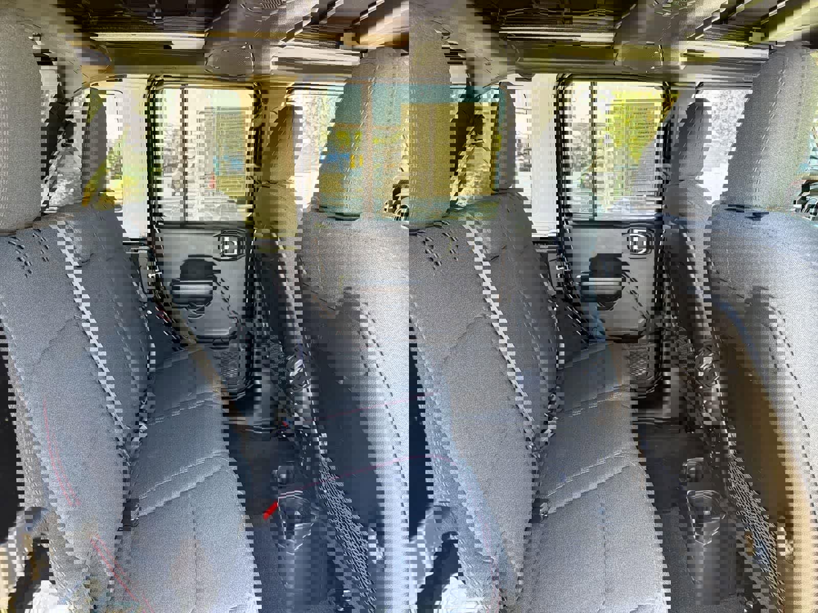 Used 2024 Jeep Wrangler Unlimited Rubicon w/ Technology Group image 30