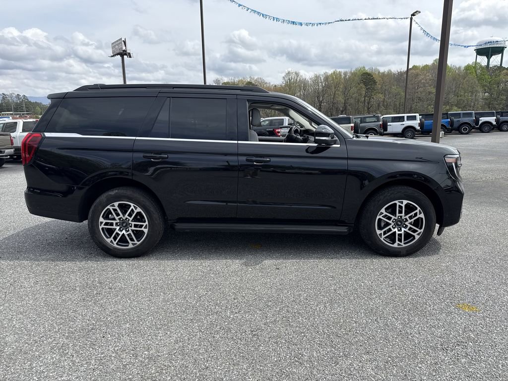 Used 2025 Ford Expedition Active AWD/4WD image 8