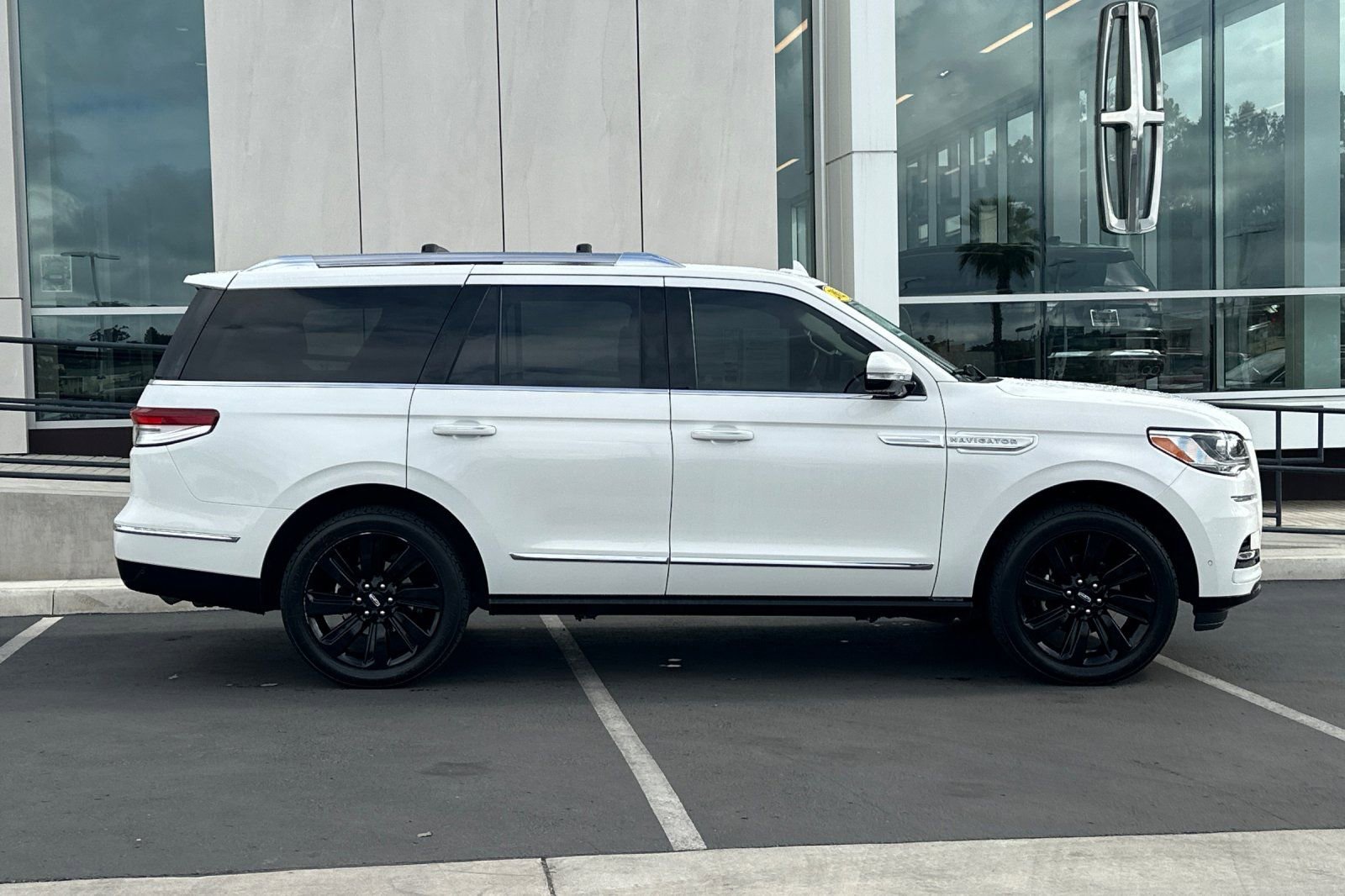 Certified 2023 Lincoln Navigator Reserve image 2