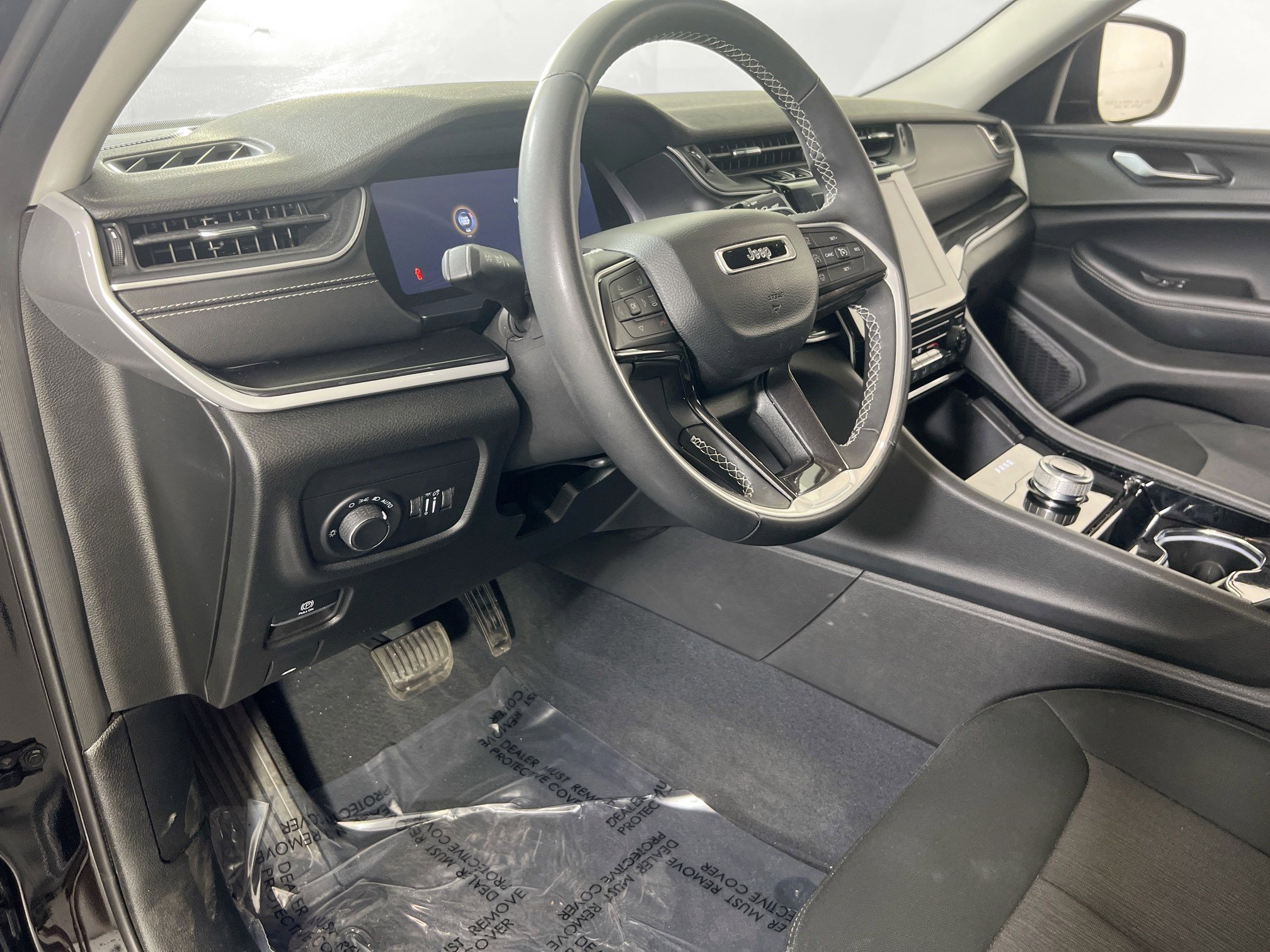 Used 2023 Jeep Grand Cherokee L Laredo AWD/4WD image 9