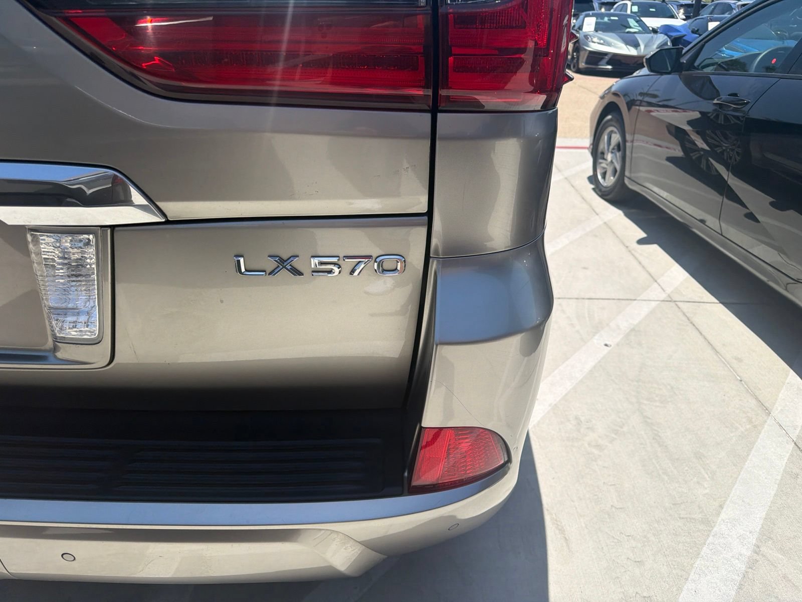 Used 2016 Lexus LX 570 4WD w/ Luxury Package image 5