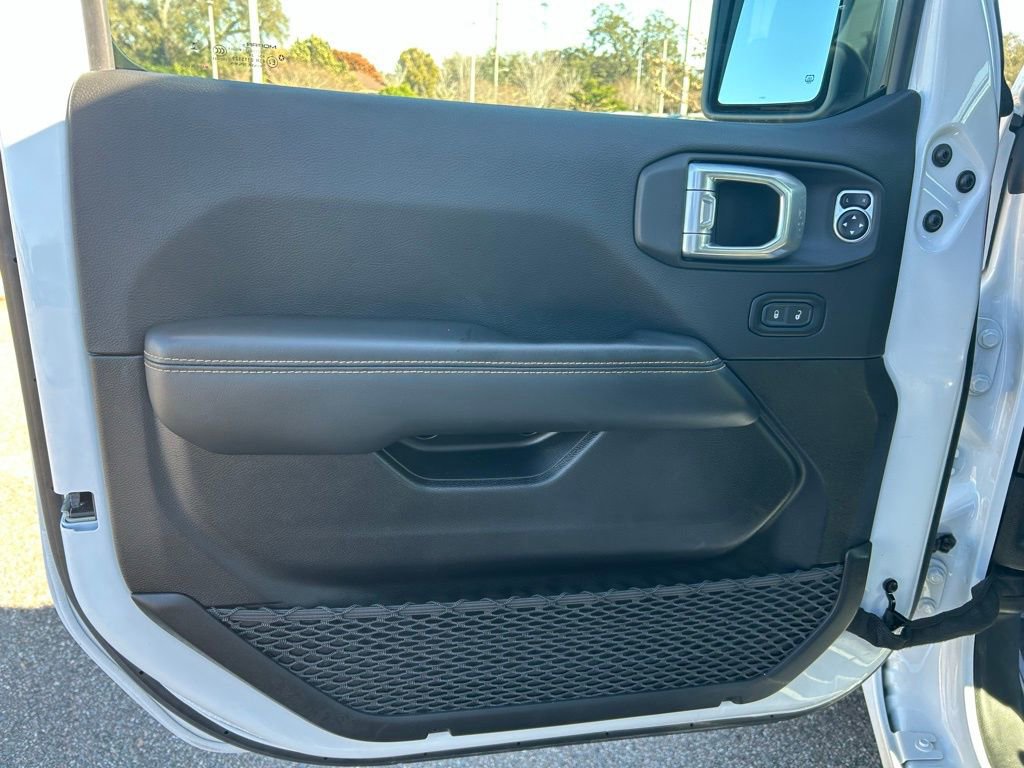 Used 2024 Jeep Wrangler Unlimited Sahara AWD/4WD image 17