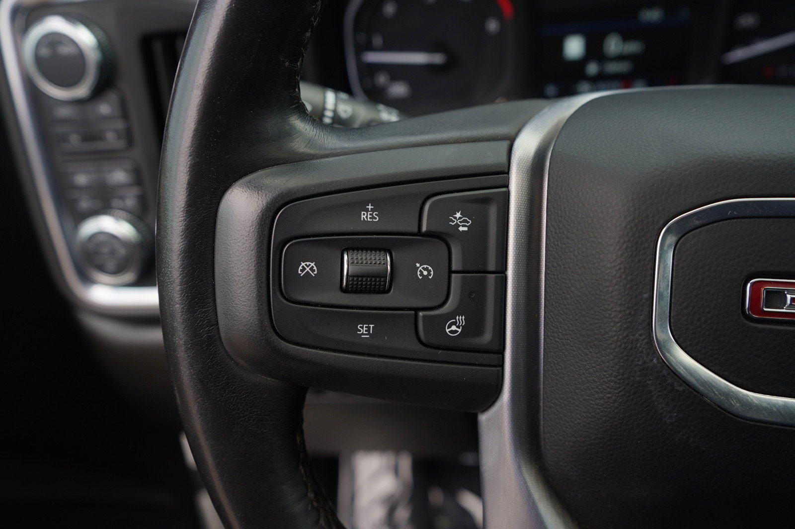 Used 2023 GMC Sierra 3500 SLT w/ SLT Premium Package image 18