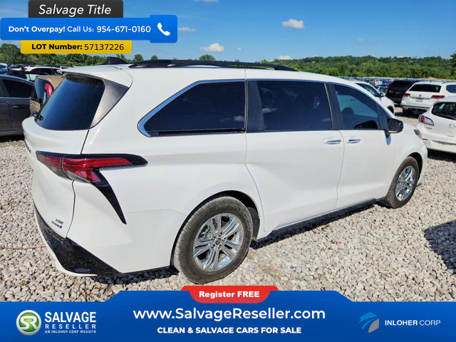 Used 2022 Toyota Sienna XSE AWD/4WD image 4