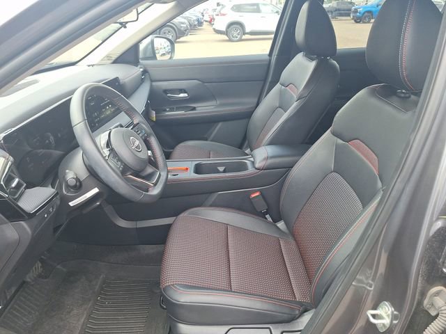 Certified 2025 Nissan Kicks SR FWD image 10