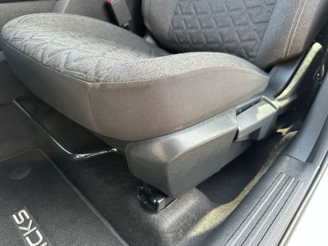 Used 2025 Nissan Kicks SV AWD/4WD image 25