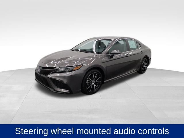 Used 2024 Toyota Camry SE image 13