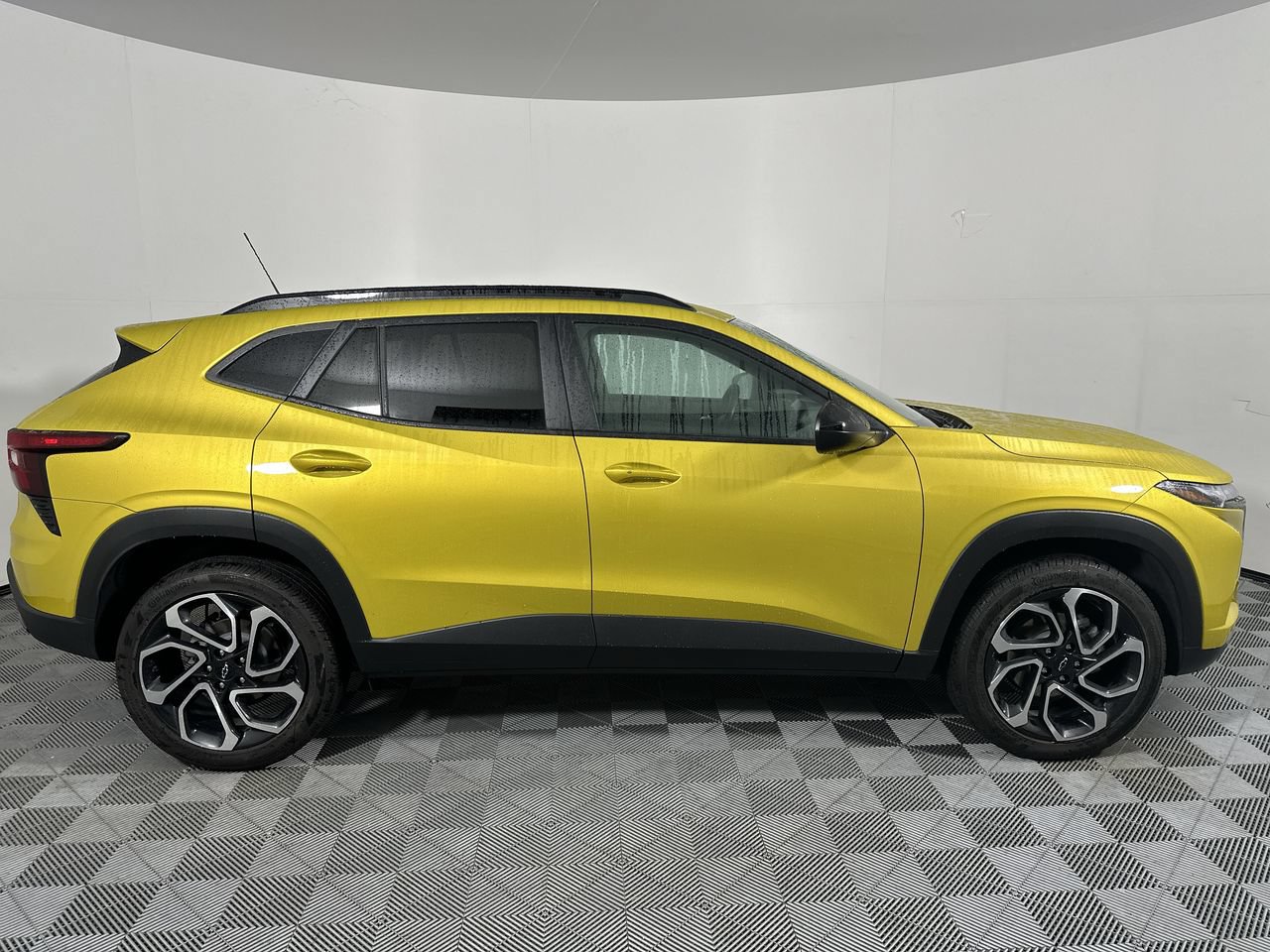 Used 2025 Chevrolet Trax RS w/ Driver Confidence Package FWD image 19