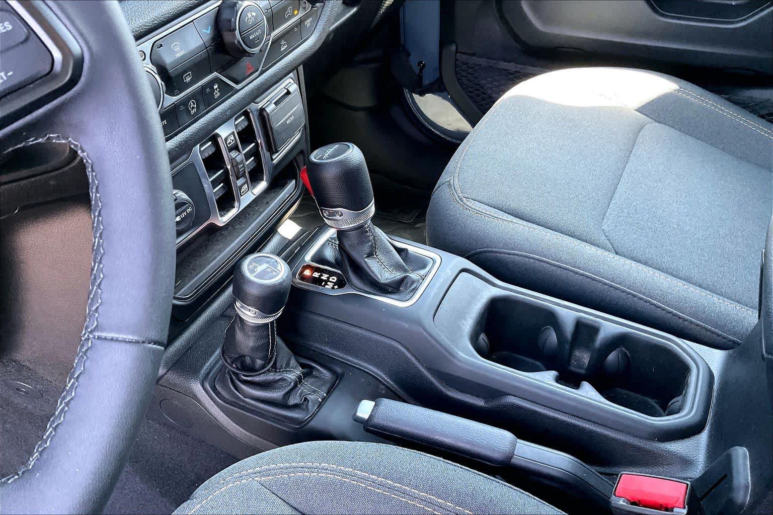 Used 2025 Jeep Gladiator Sport AWD/4WD image 15