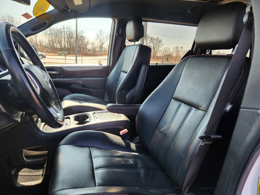 Used 2017 Dodge Grand Caravan GT image 26