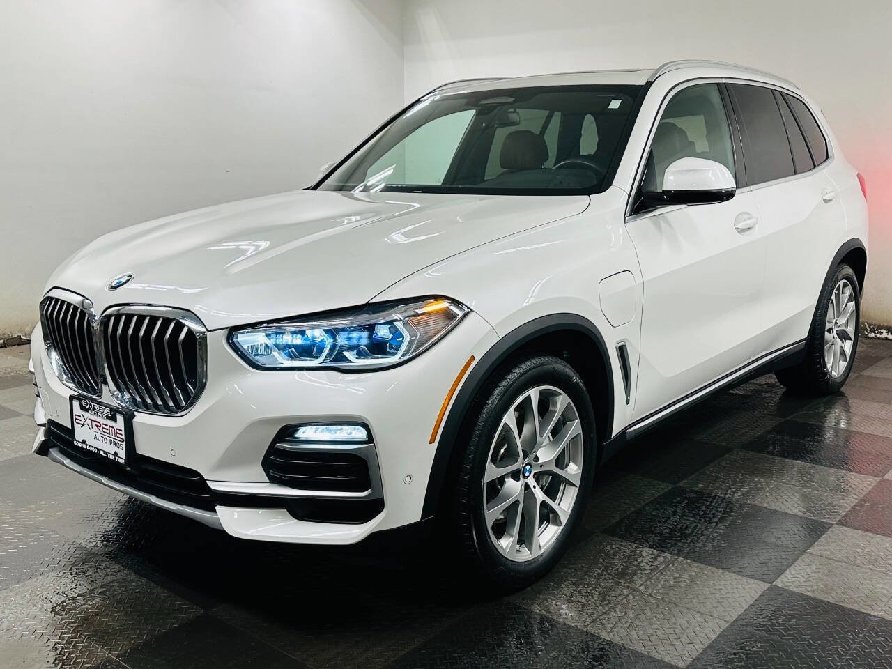 Used 2021 BMW X5 xDrive45e w/ Executive Package image 9