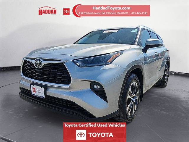 Certified 2021 Toyota Highlander XLE AWD/4WD image 1
