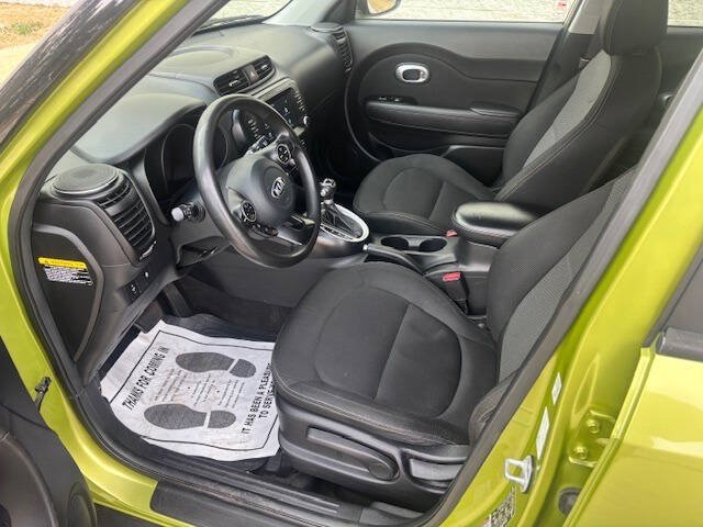 Used 2018 Kia Soul + FWD image 14