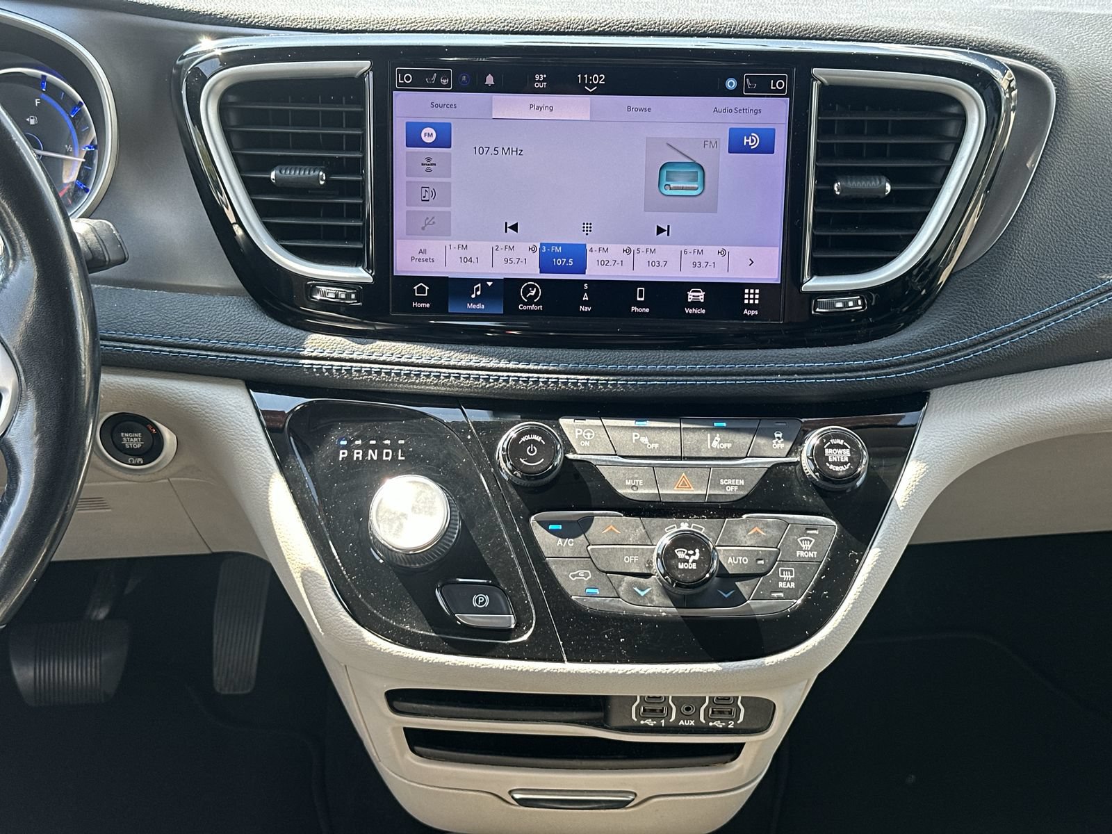 Used 2021 Chrysler Pacifica Touring-L FWD image 25