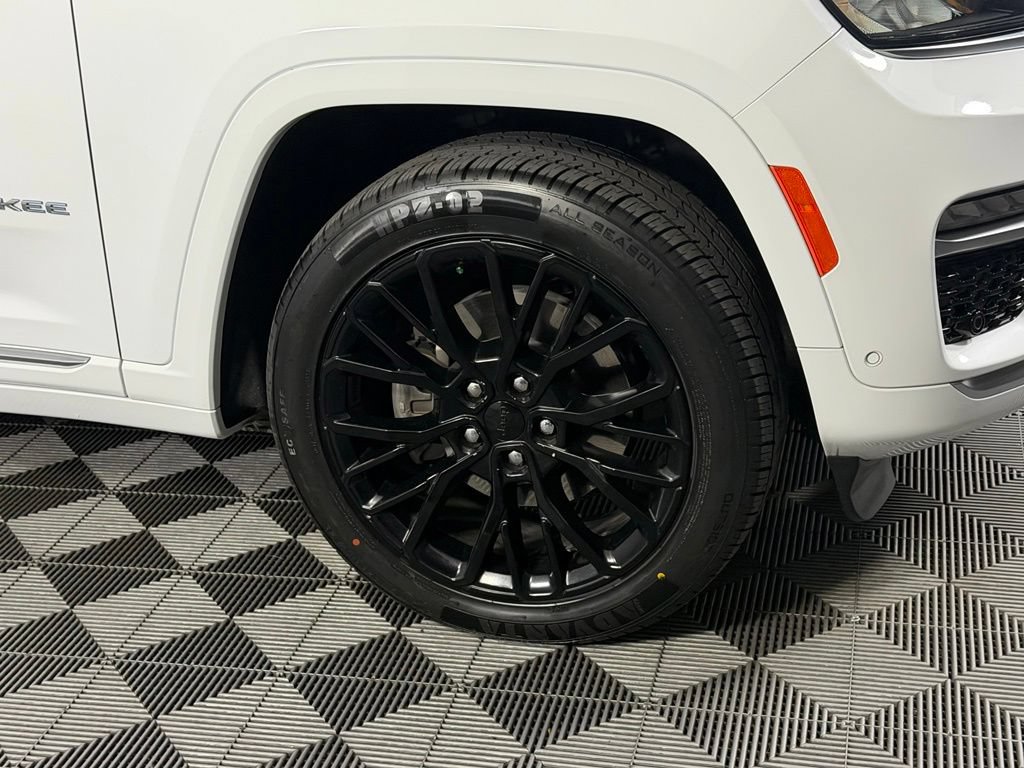 Certified 2023 Jeep Grand Cherokee Summit w/ Luxury Tech Group V AWD/4WD image 12