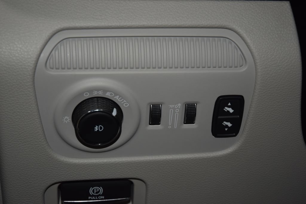 Used 2024 Jeep Wagoneer L Series III w/ Premium Group I AWD/4WD image 40