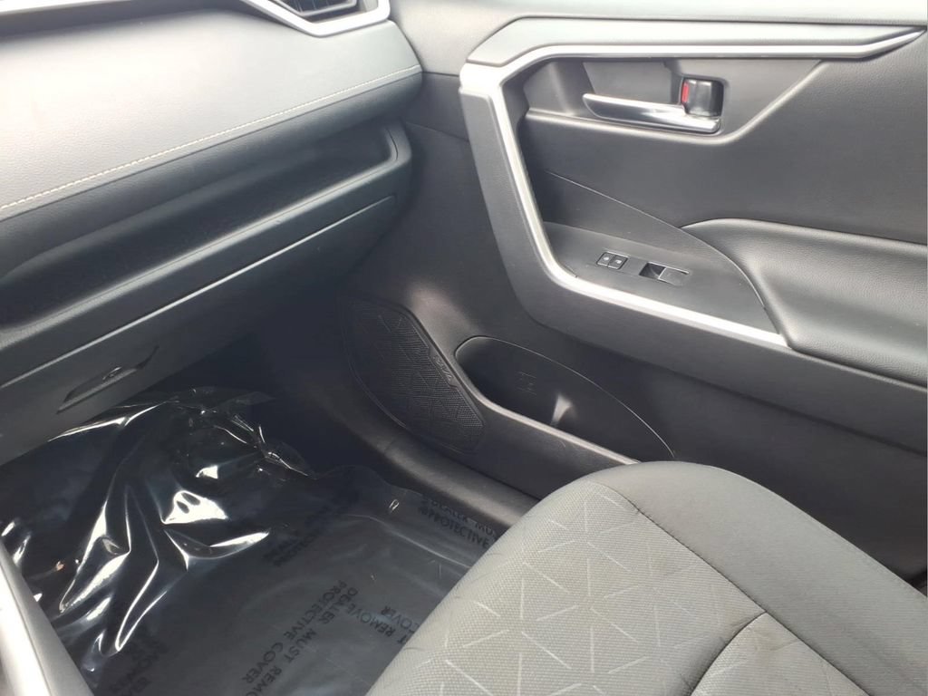 Used 2024 Toyota RAV4 XLE AWD/4WD image 19