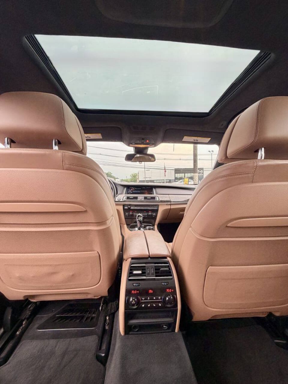 Used 2015 BMW 750Li xDrive AWD/4WD image 18