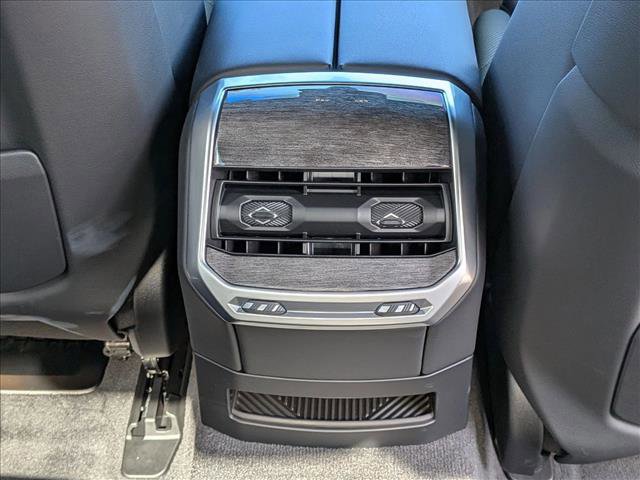 Used 2025 BMW 740i RWD image 18