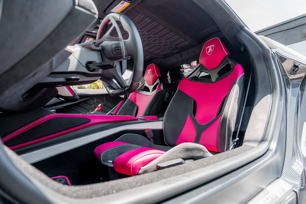 Used 2025 Lamborghini Revuelto AWD/4WD image 52