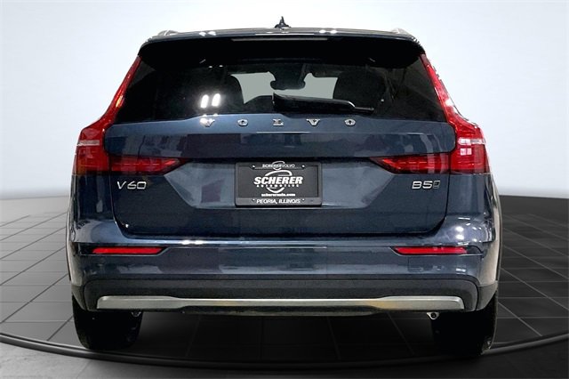 Certified 2025 Volvo V60 B5 Cross Country Plus image 5