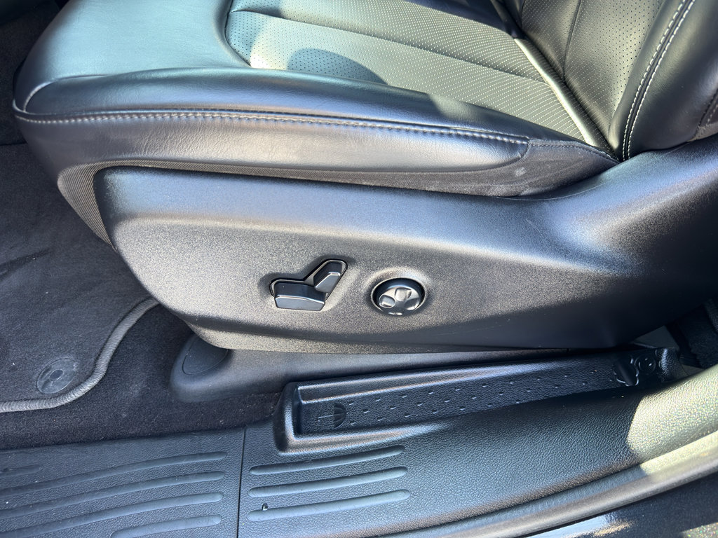 Used 2023 Chrysler Pacifica Touring-L w/ S Appearance Package image 16