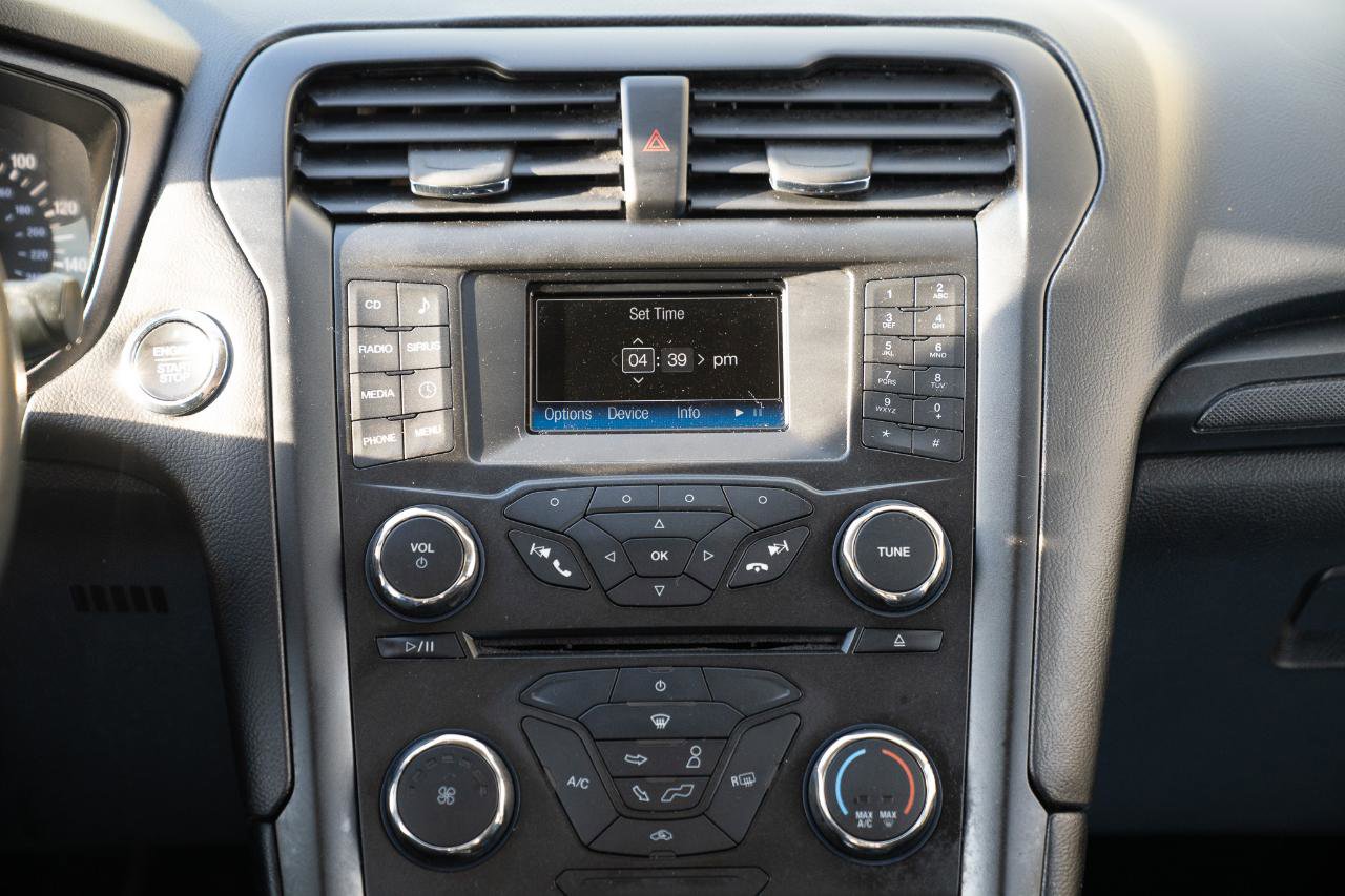 Used 2018 Ford Fusion SE w/ Equipment Group 201A FWD image 29