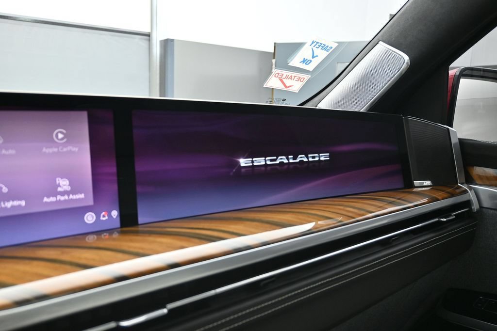 Used 2025 Cadillac Escalade ESV Sport Platinum w/ LPO, Floor Liner Package AWD/4WD image 23