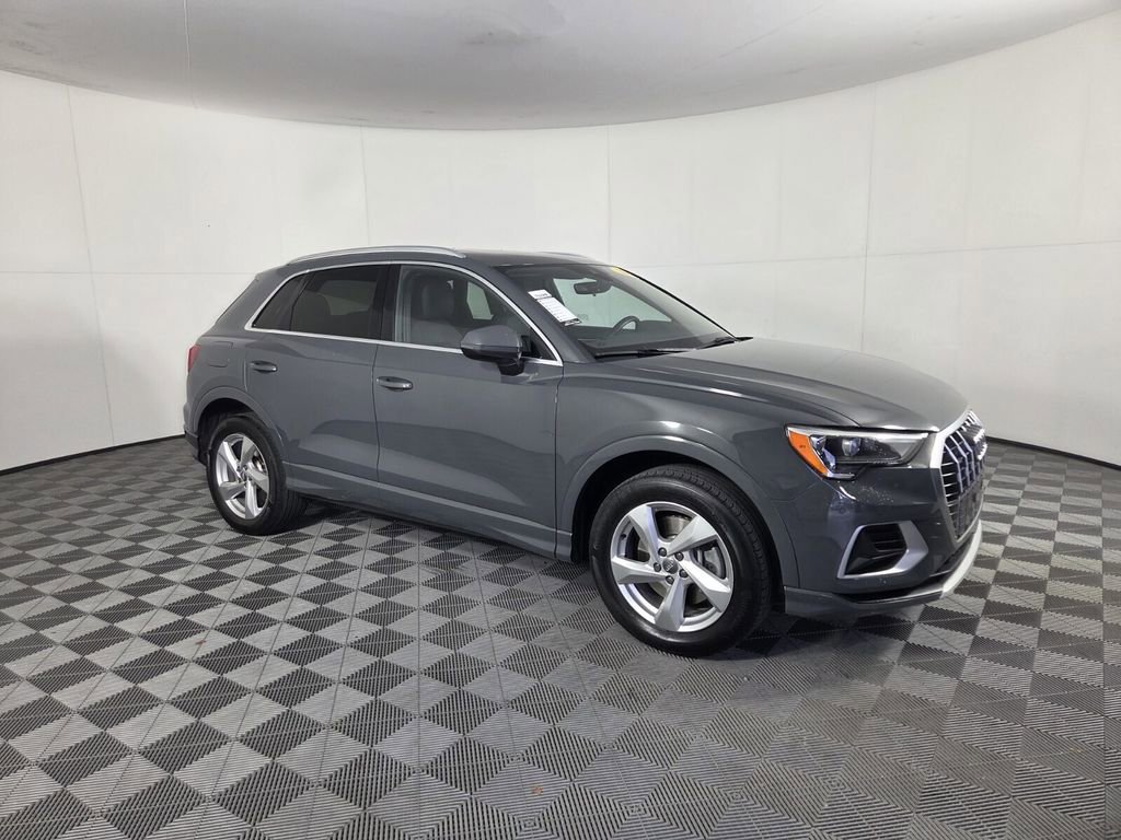 Used 2019 Audi Q3 2.0T Premium w/ Convenience Package AWD/4WD image 2