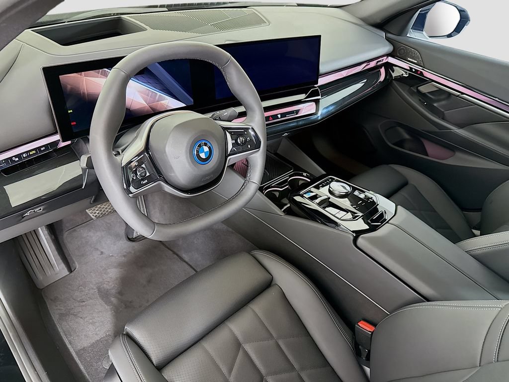 Used 2025 BMW i5 eDrive40i w/ Premium Package RWD image 9