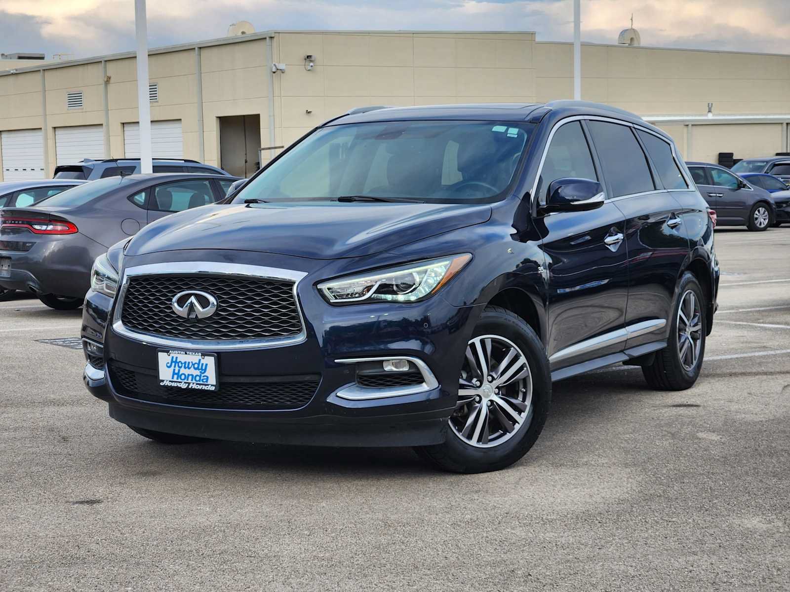Used 2017 INFINITI QX60 FWD w/ Premium Plus Package