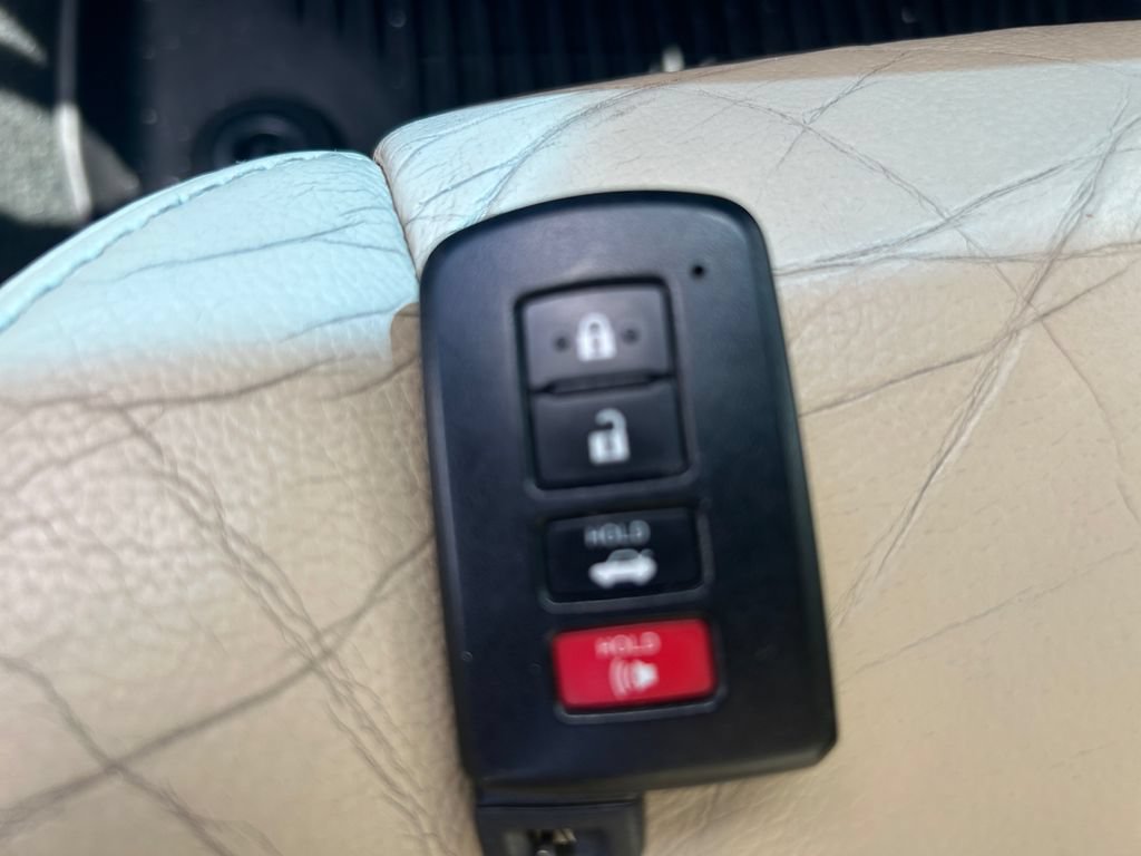 Used 2018 Toyota Avalon XLE Premium w/ Carpet Mat Package FWD image 34