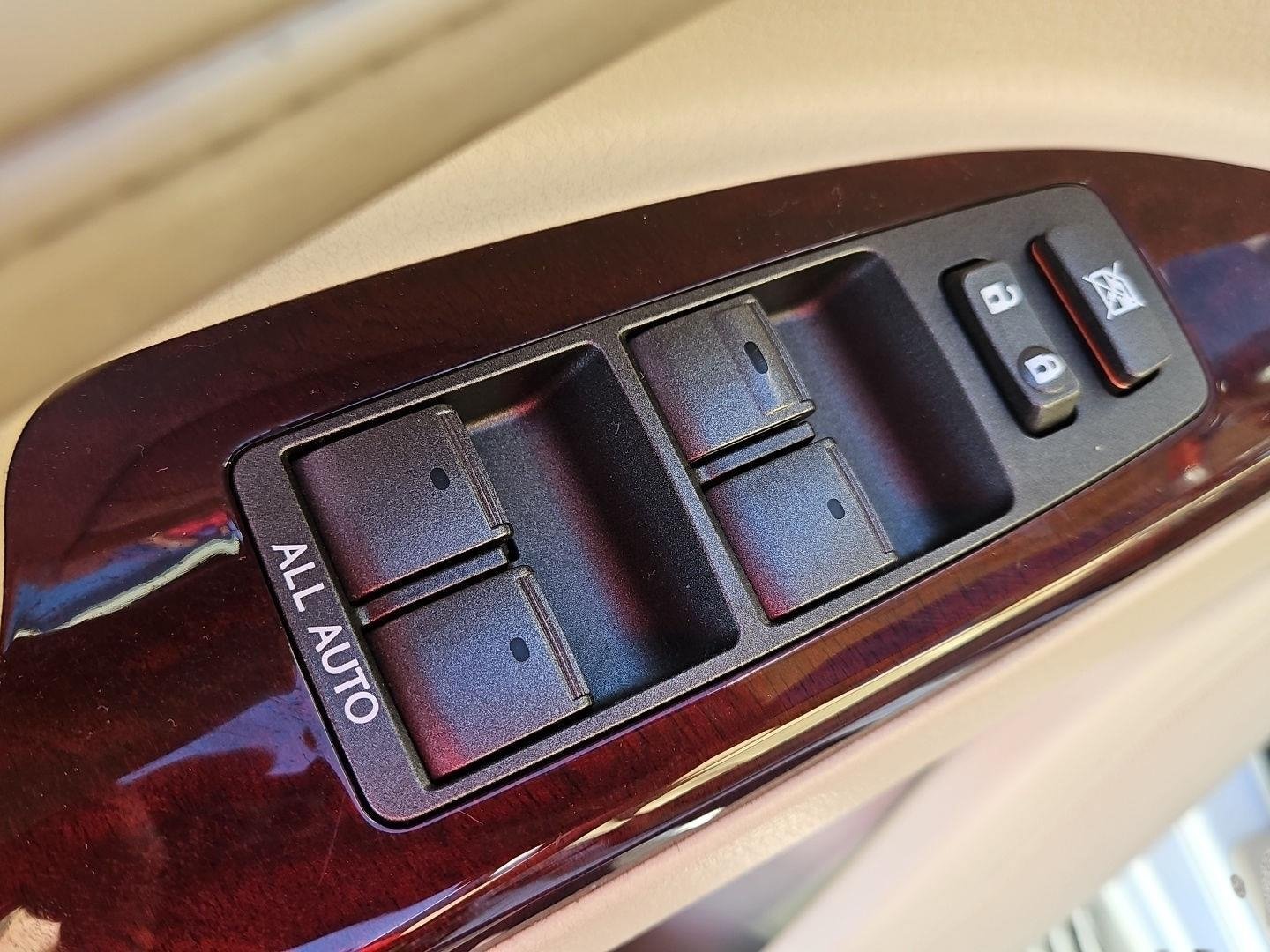 Used 2015 Lexus LX 570 4WD image 22