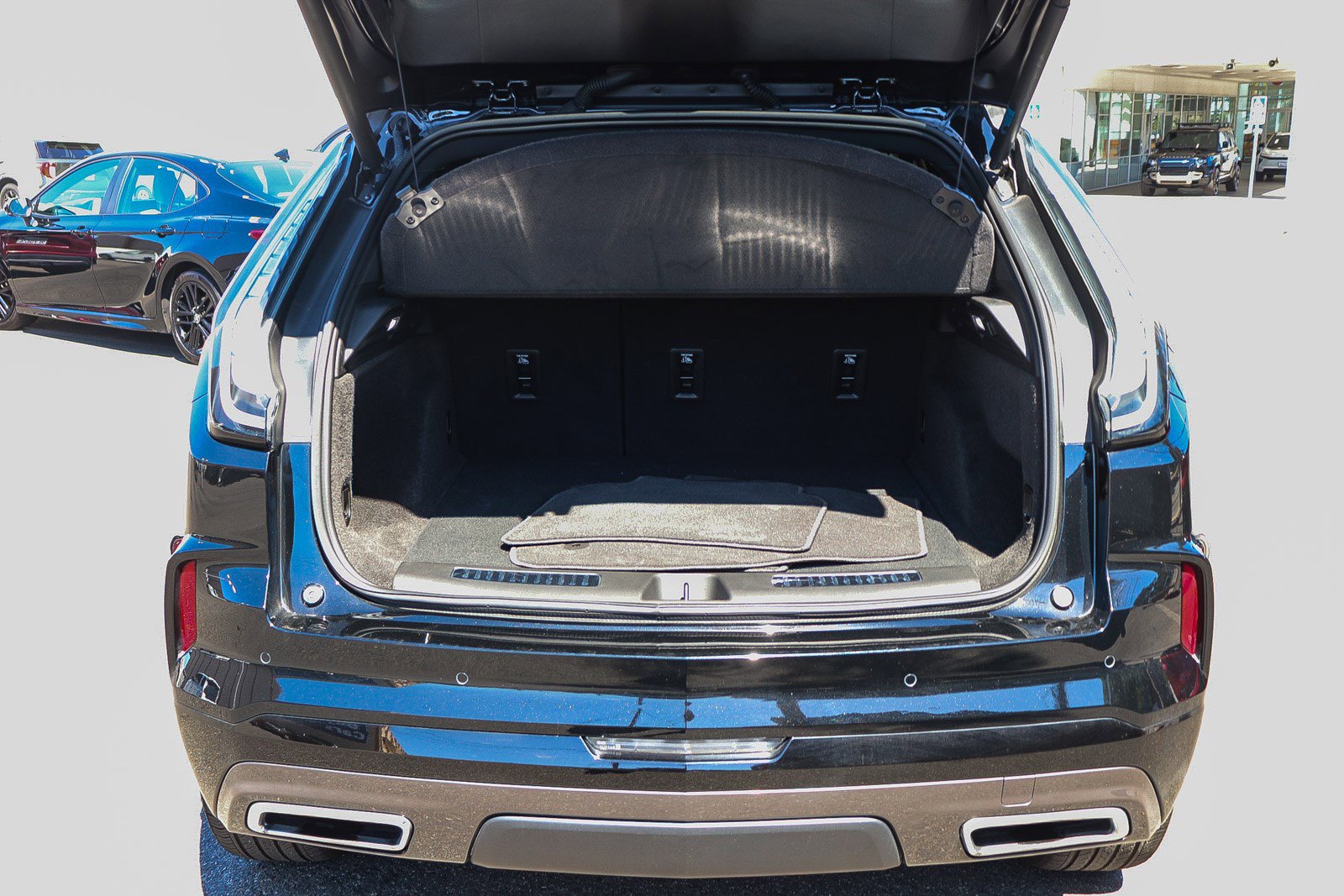 Used 2024 Cadillac XT4 Sport w/ Cold Weather Package image 33