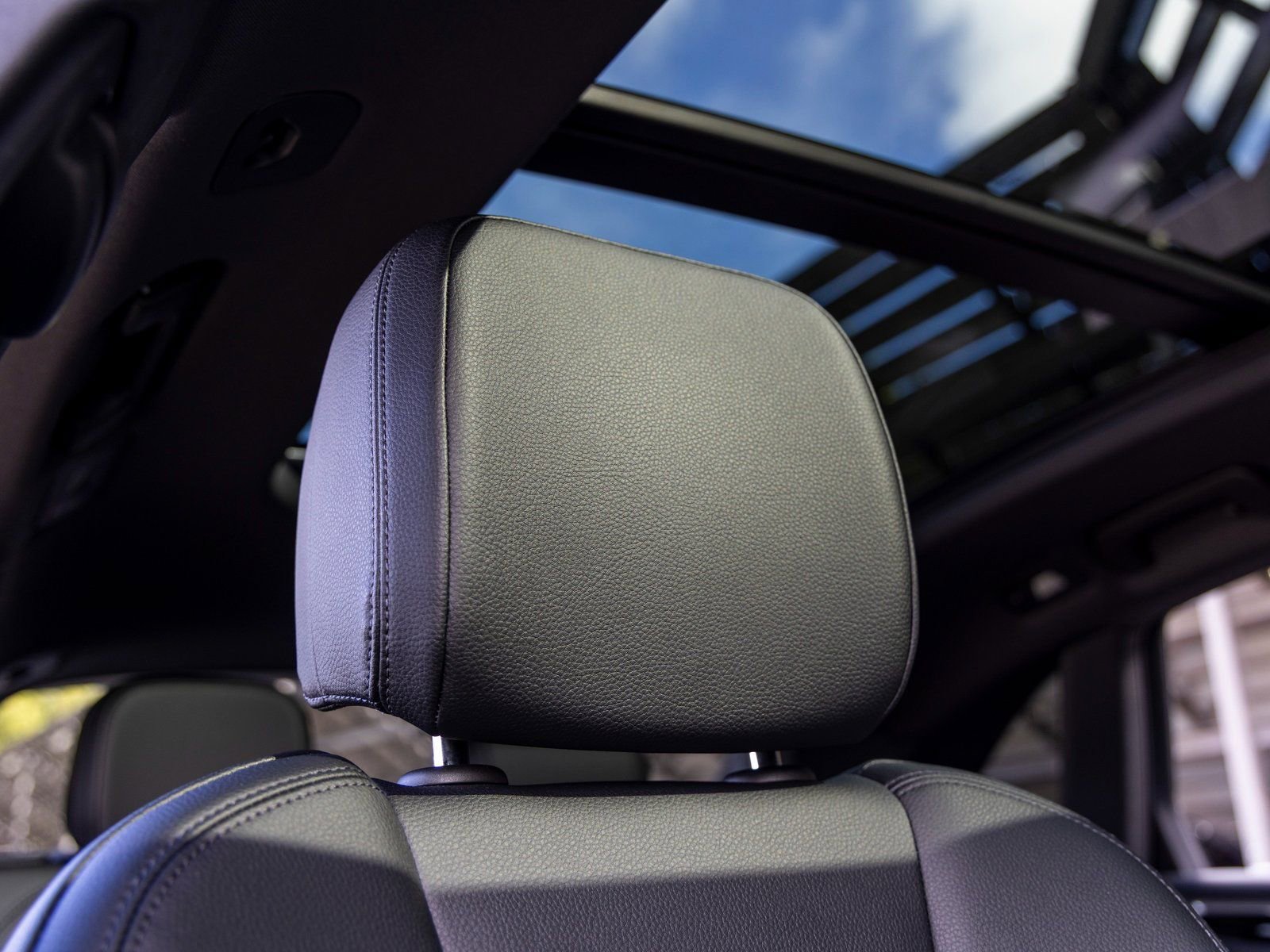 Certified 2025 Porsche Macan image 58