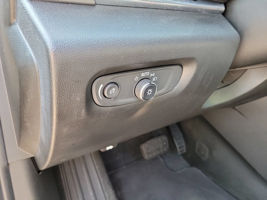 Used 2022 Chevrolet Traverse LT FWD image 26