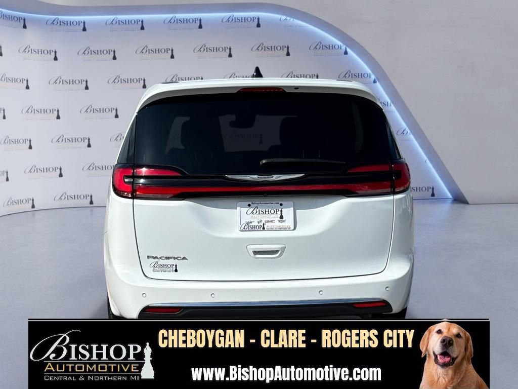 Used 2023 Chrysler Pacifica Touring-L FWD image 18