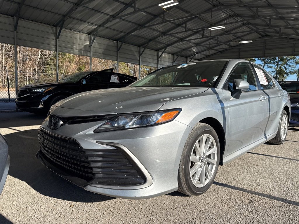 Used 2023 Toyota Camry LE image 2