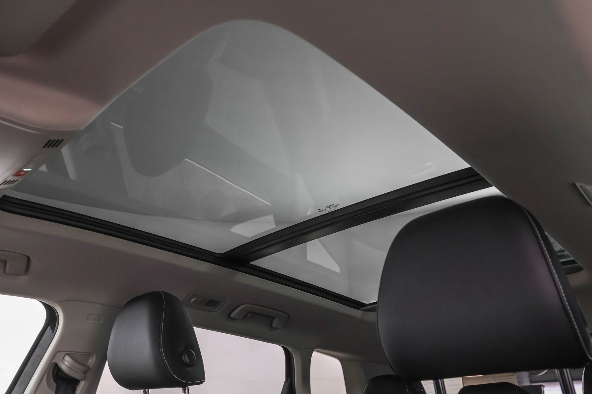 Used 2022 Volkswagen Taos SEL w/ Panoramic Sunroof Package image 13